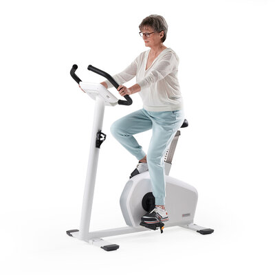 motion cycle 100 med <p>Mit unserem motion cycle 100 med erhalten Sie ein tolles, wartungsarmes und langlebiges Trainingsgerät, welches Ihnen in der täglichen Trainingstherapie lange Freude machen wird.</p>

<p>Dabei ist es immer&nbsp;medizinisch nach der 93/42 EWG zertifiziert und somit sowohl für Patienten geeignet als auch für den anspruchsvollen oder vorerkrankten Trainierenden für den Heimgebrauch beliebt.</p>

<p>Sehr gefragt ist der niedrige und weite Aufstieg, der es auch bewegungseingeschränkten Personen ermöglicht, ohne fremde Hilfe auf- und abzusteigen. Der&nbsp;vertikal verstellbare Sattel und der Lenker, der verschiedene Haltepositionen ermöglicht, machen das motion cycle 100 med zu einem ergonomisch gelungenen Trainingsgerät.</p>
